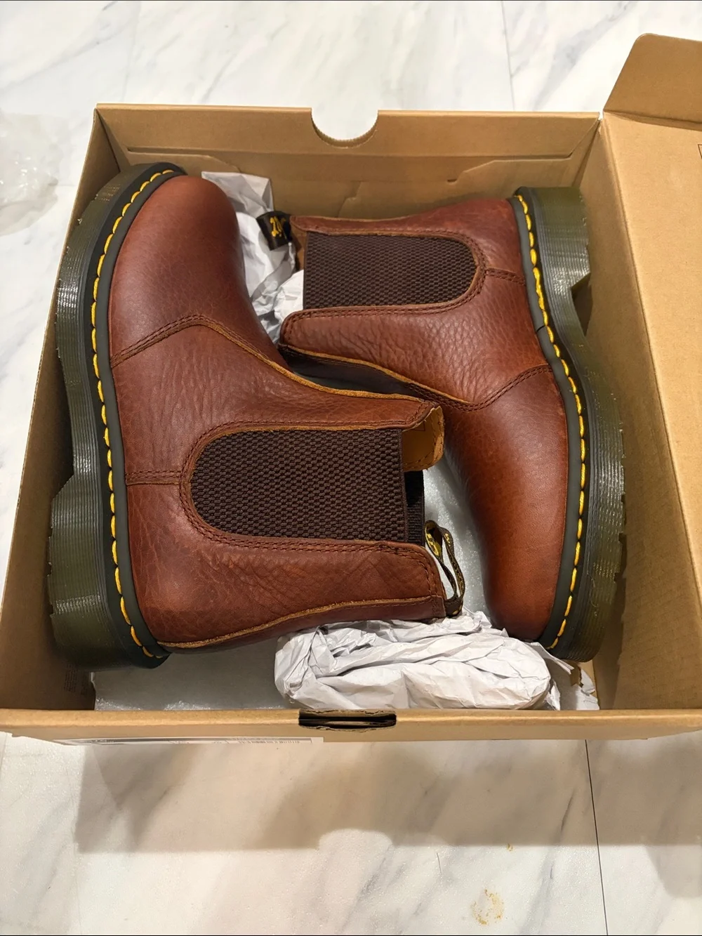 NEW IN BOX Dr Martens Chelsea boots 38